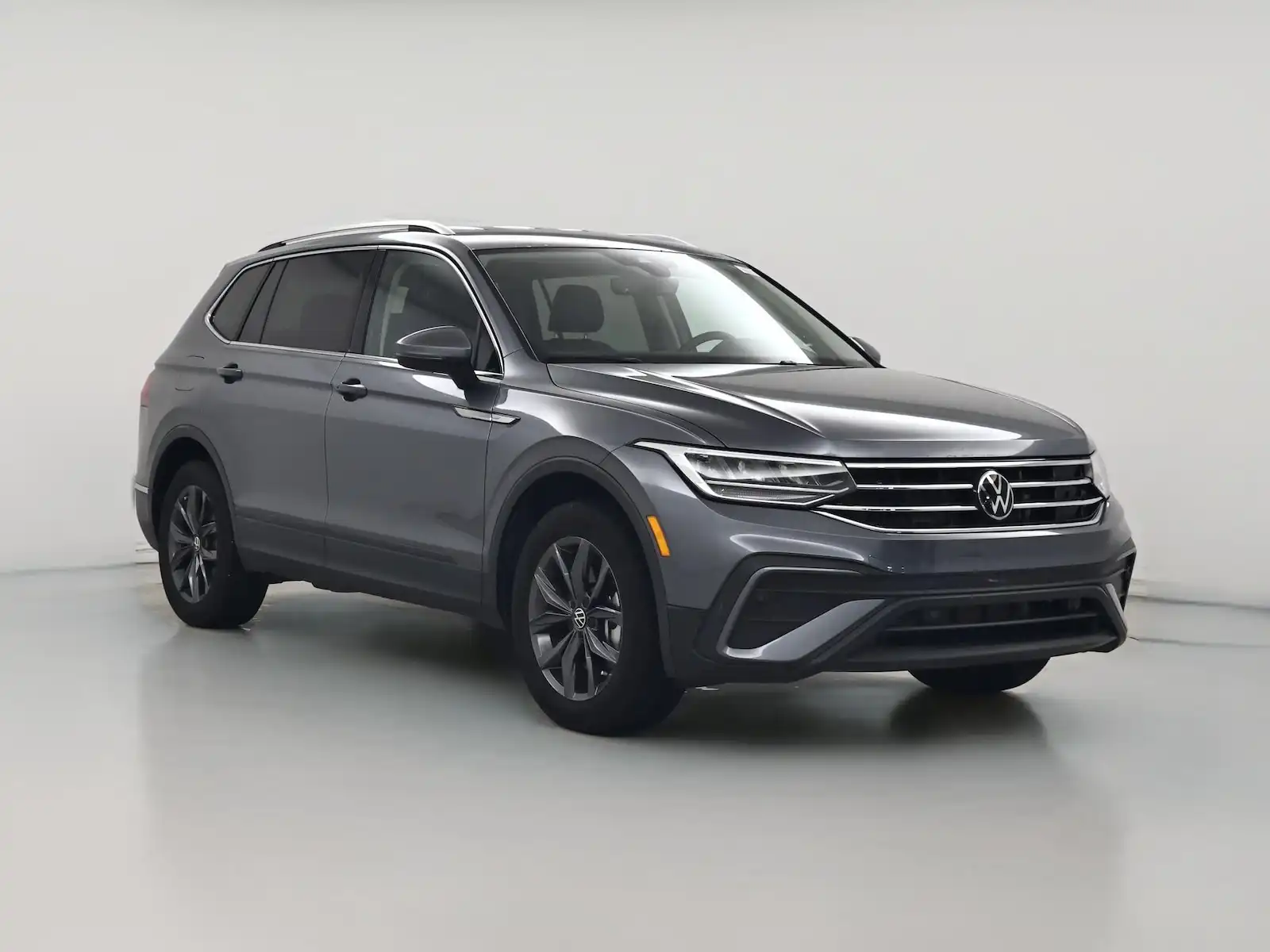 2023 Volkswagen Tiguan 2.0T SE's photo