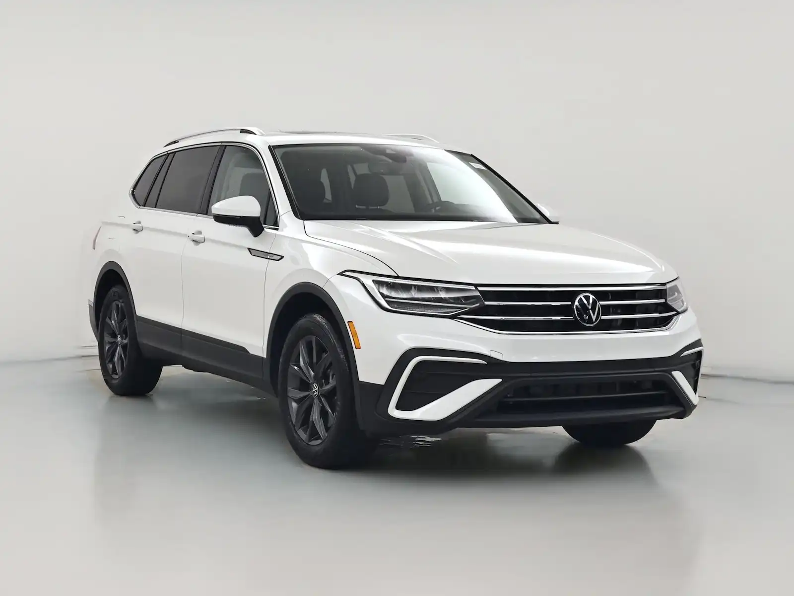 2023 Volkswagen Tiguan 2.0T SE's photo