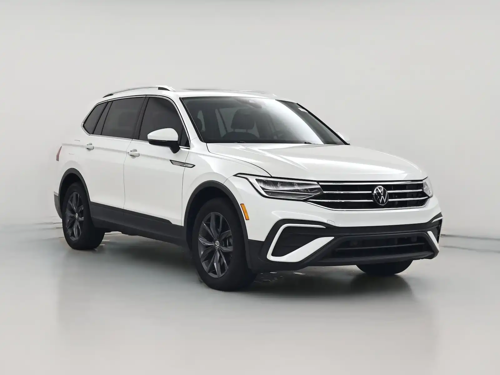 2023 Volkswagen Tiguan 2.0T SE's photo