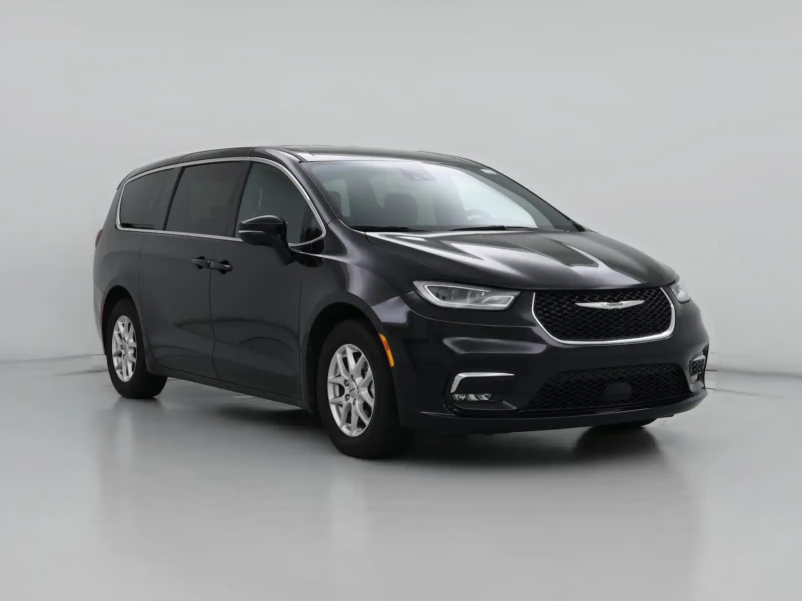2025 Chrysler Pacifica Select's photo