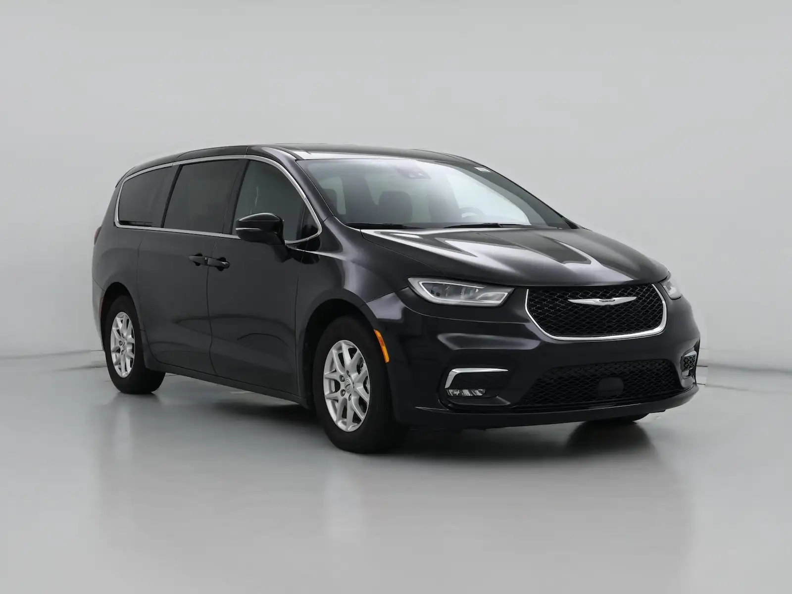 2025 Chrysler Pacifica Select's photo