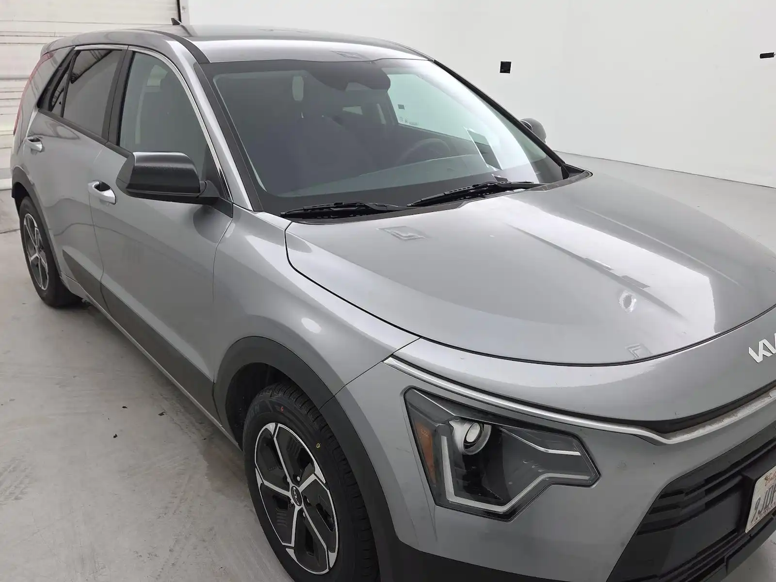 2023 Kia Niro Hybrid LX's photo