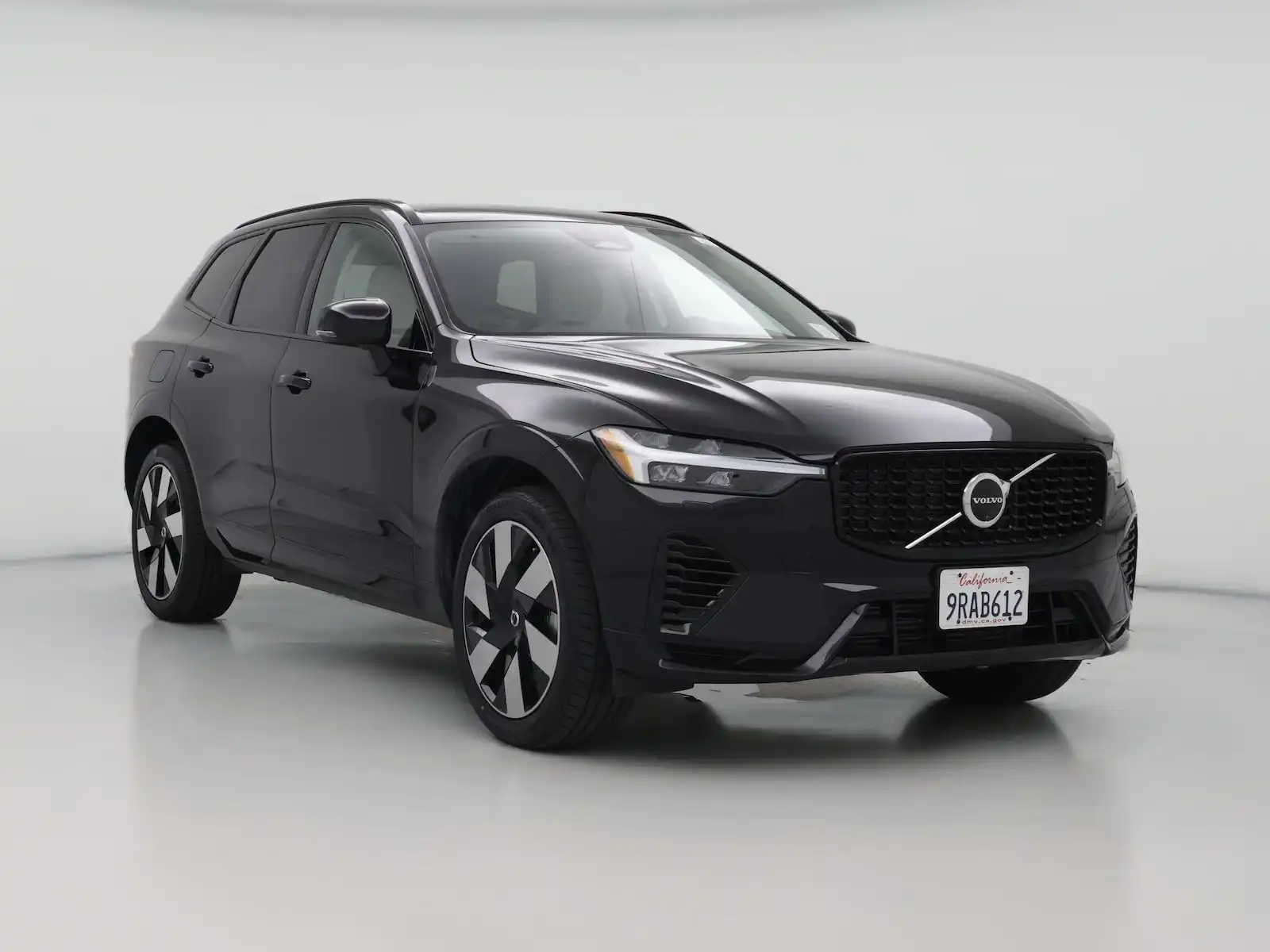 2025 Volvo XC60 T8 Plus Dark AWD's photo