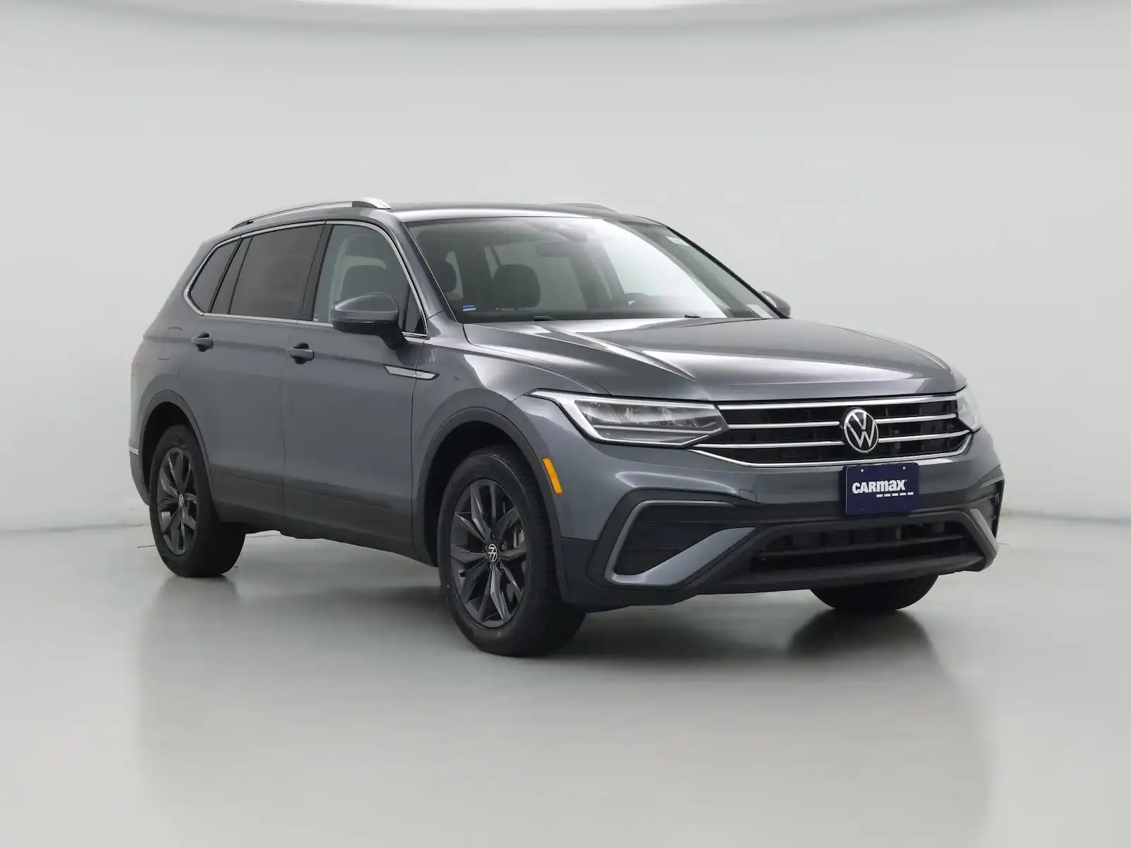 2023 Volkswagen Tiguan 2.0T SE's photo
