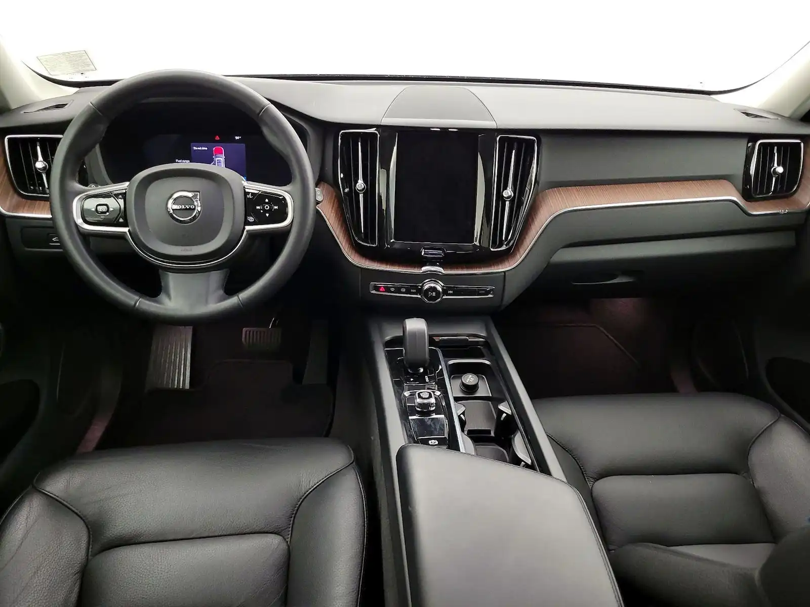 2024 Volvo XC60 B5 Plus Dark Theme AWD's photo