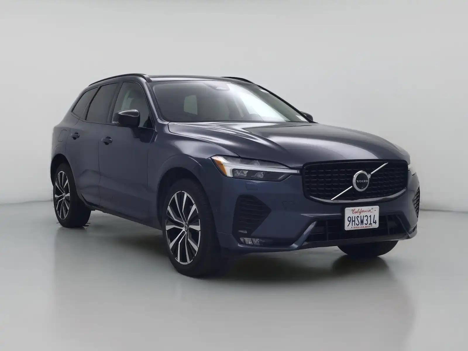 2024 Volvo XC60 B5 Plus Dark Theme AWD's photo