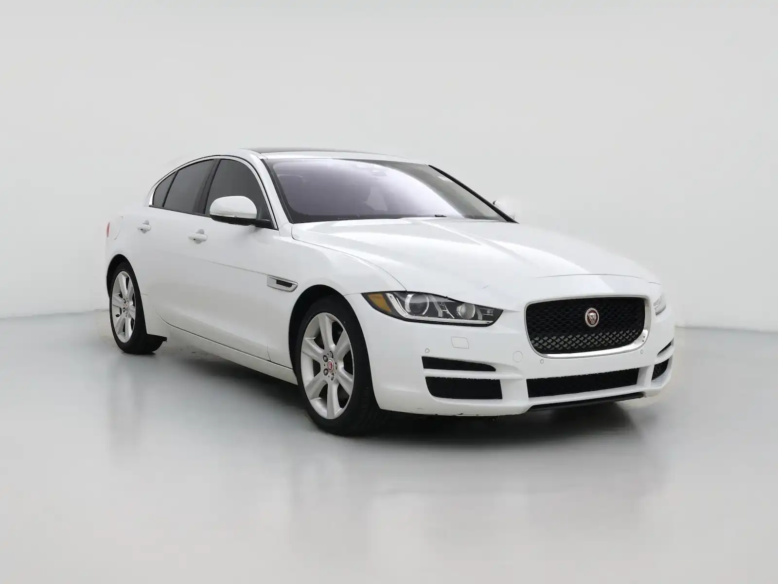 2017 Jaguar XE 25t Premium's photo