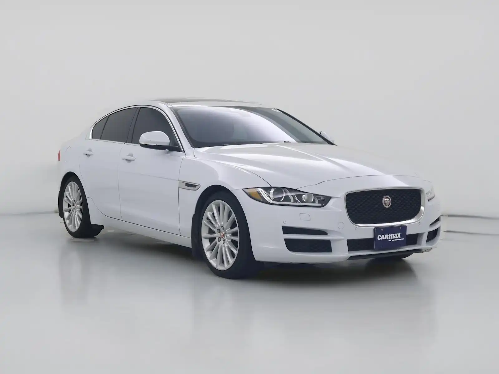 2018 Jaguar XE 35t Portfolio Limited Edition's photo