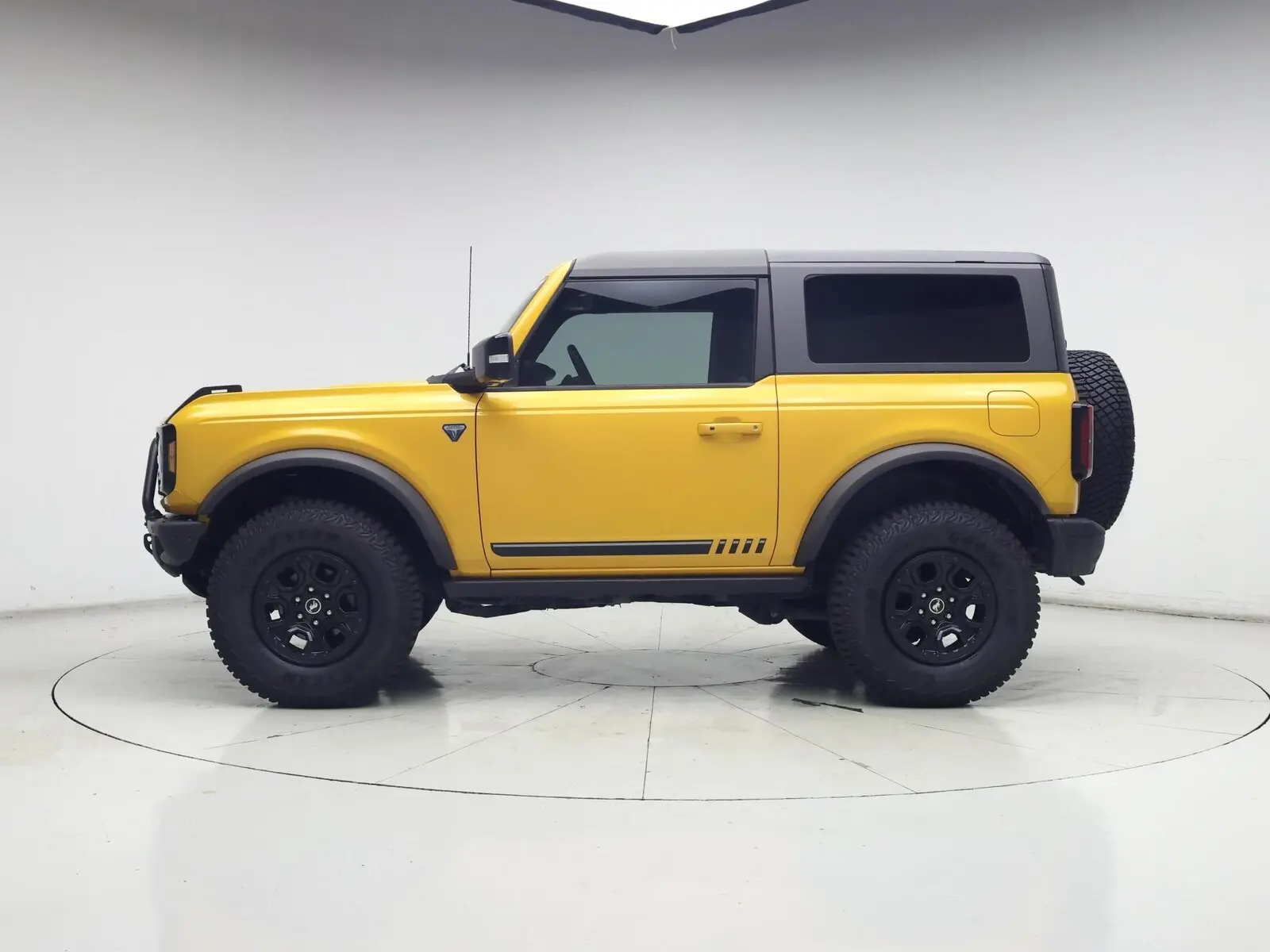 2021 Ford Bronco First Edition 4WD Advanced photo 4