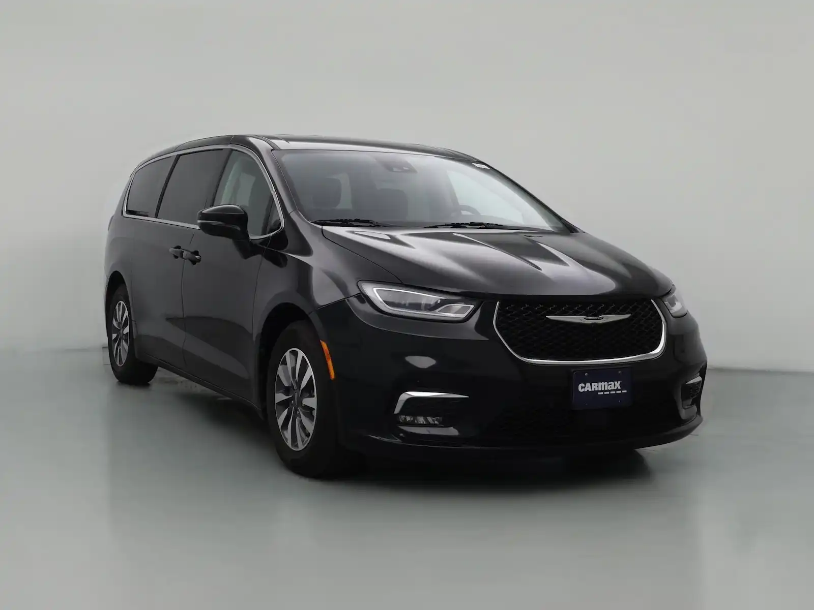2024 Chrysler Pacifica Hybrid PHEV Select's photo