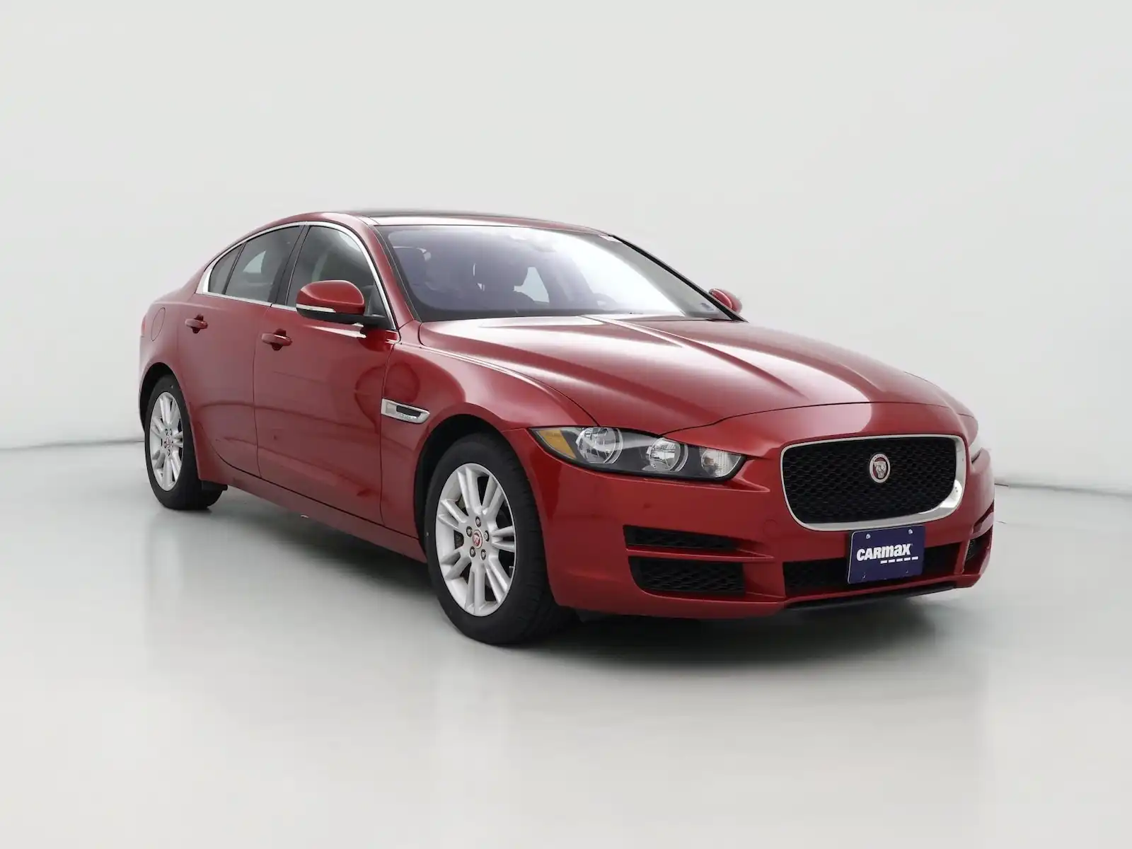 2019 Jaguar XE 25t Premium's photo