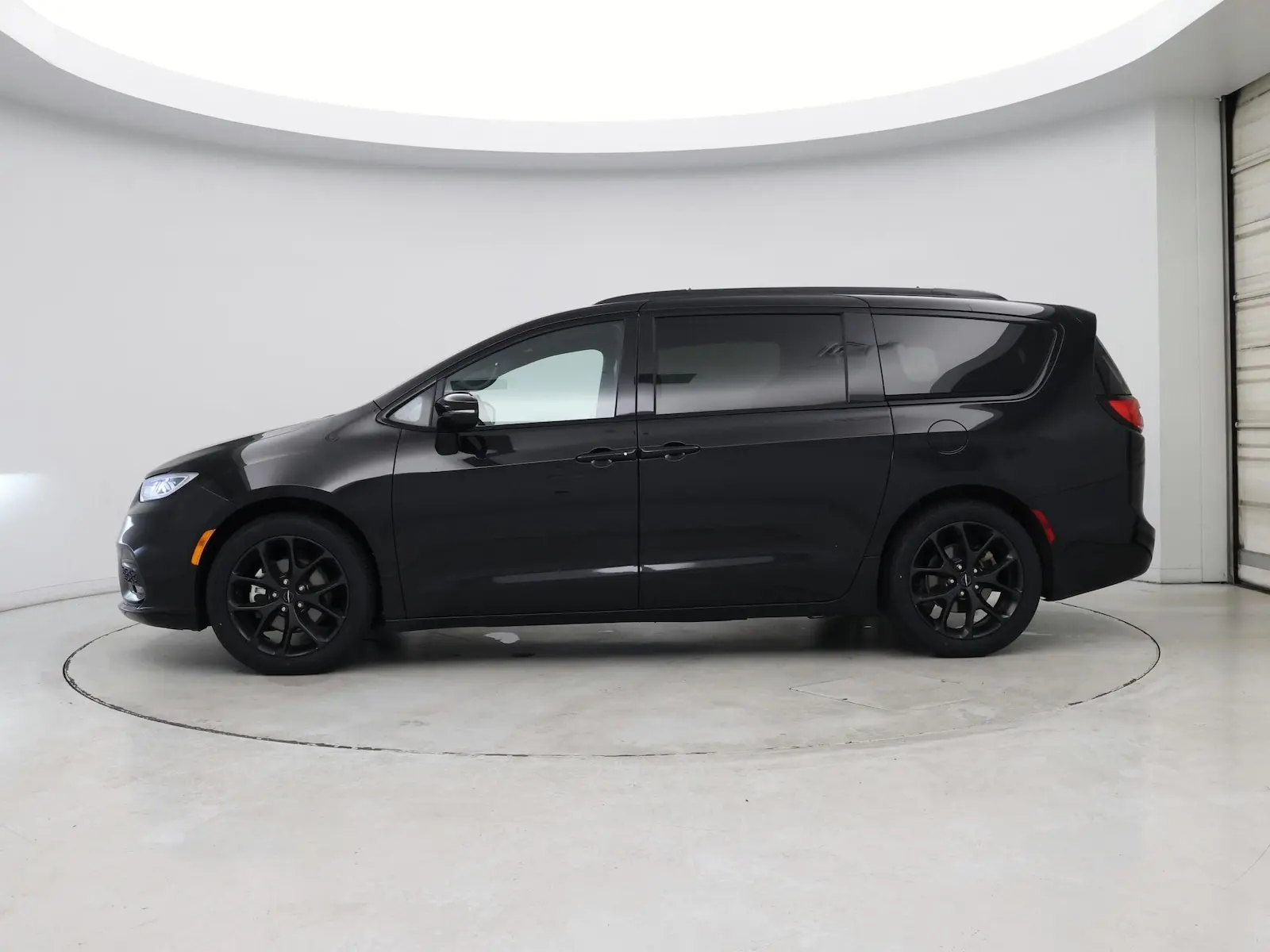 2025 Chrysler Pacifica Limited photo 4