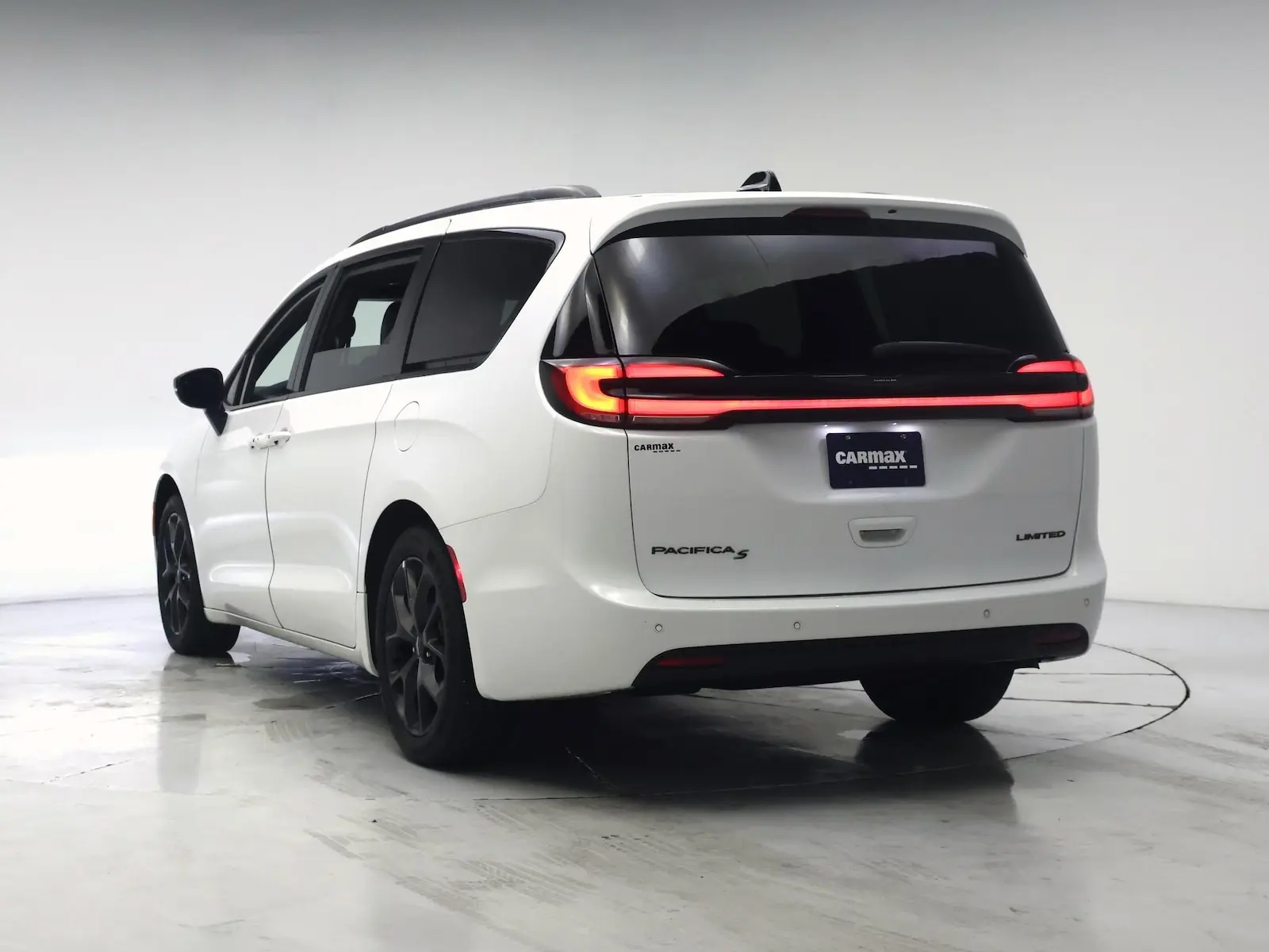 2025 Chrysler Pacifica Limited photo 3