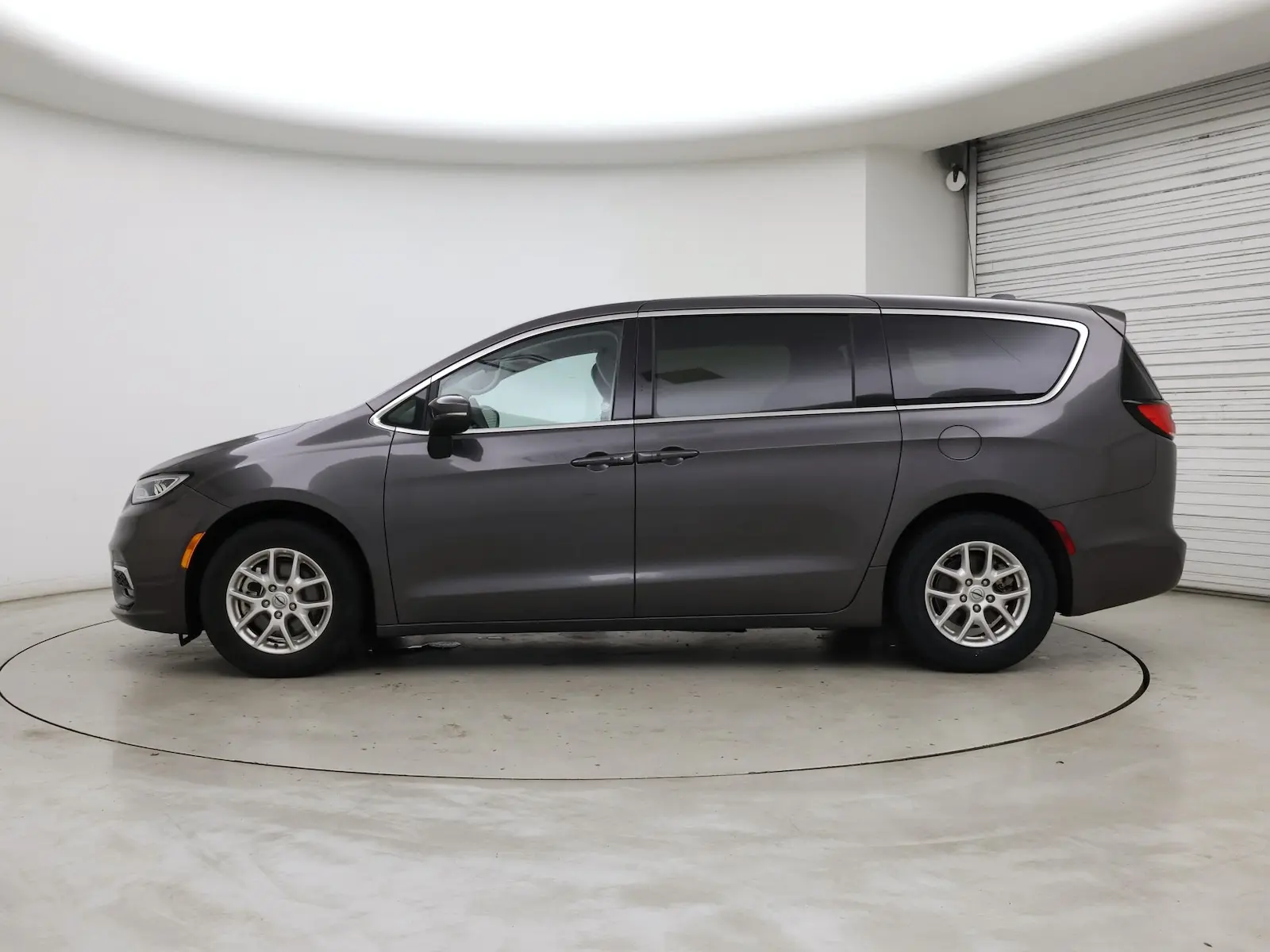 2023 Chrysler Pacifica Touring L photo 4