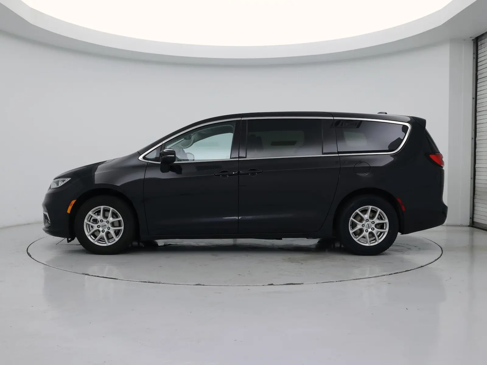 2023 Chrysler Pacifica Touring L photo 4
