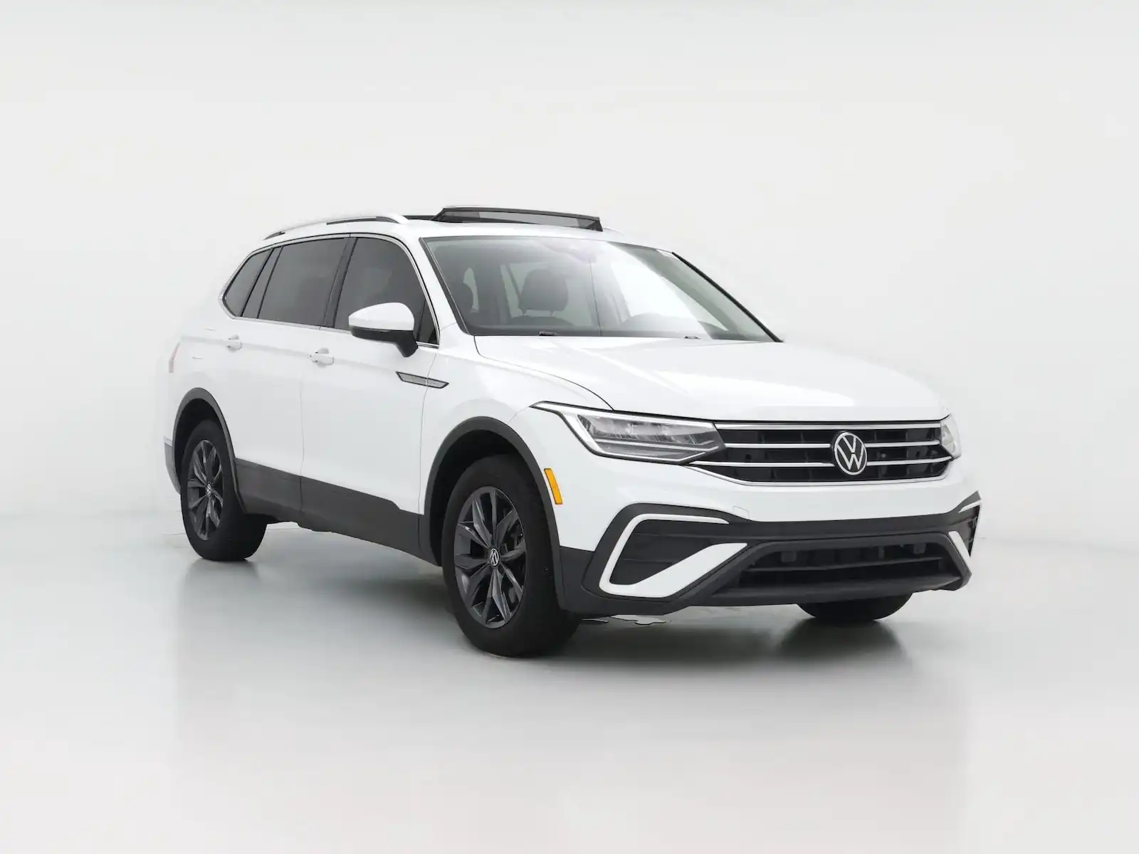 2022 Volkswagen Tiguan 2.0T SE's photo