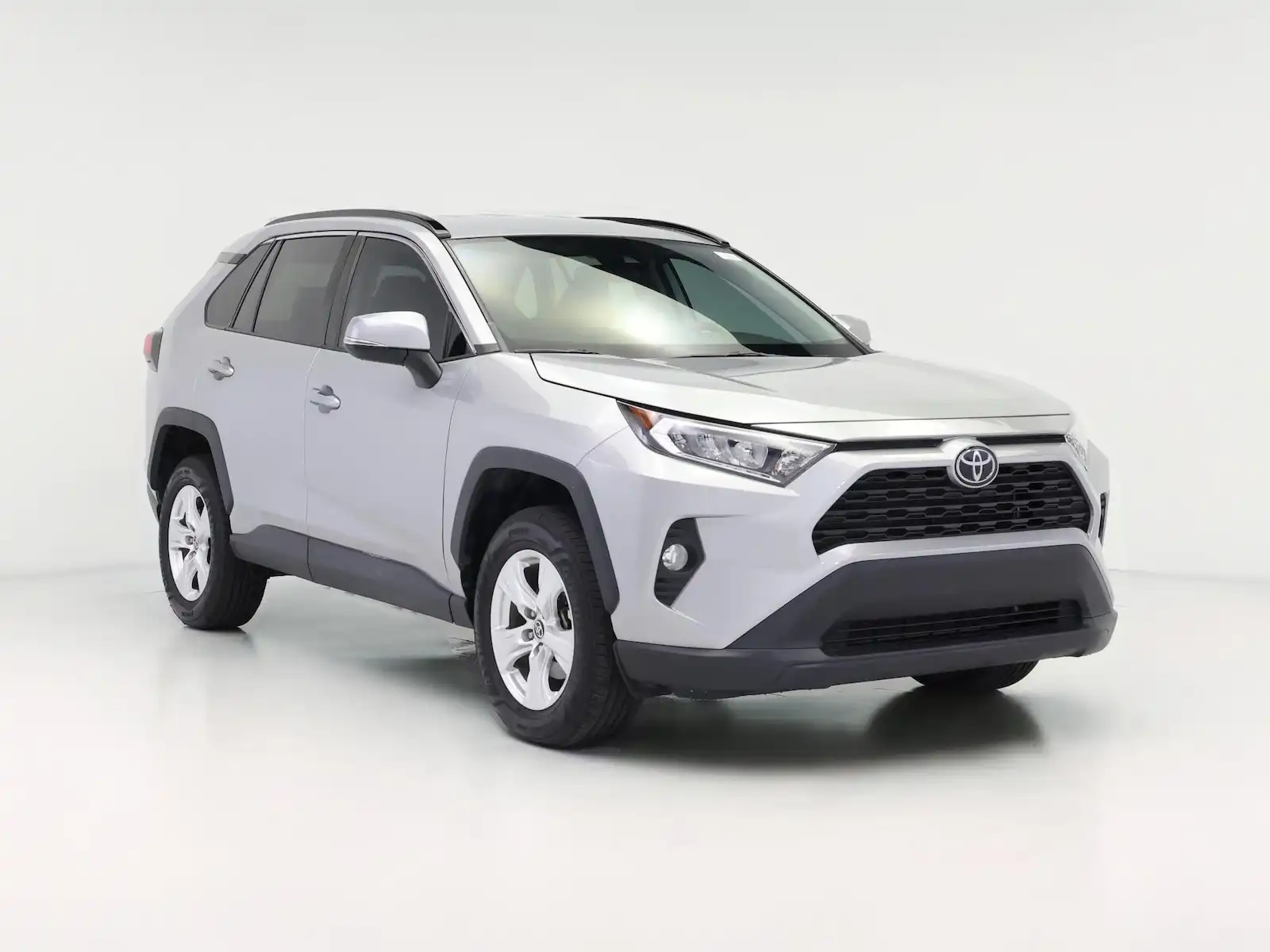 2021 Toyota RAV4 XLE FWD's photo
