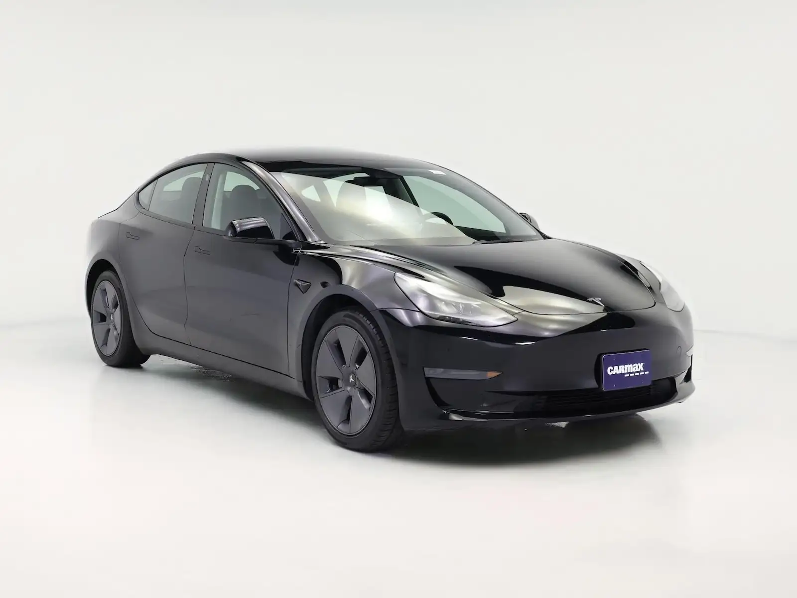 2022 Tesla Model 3 Standard Range Plus's photo