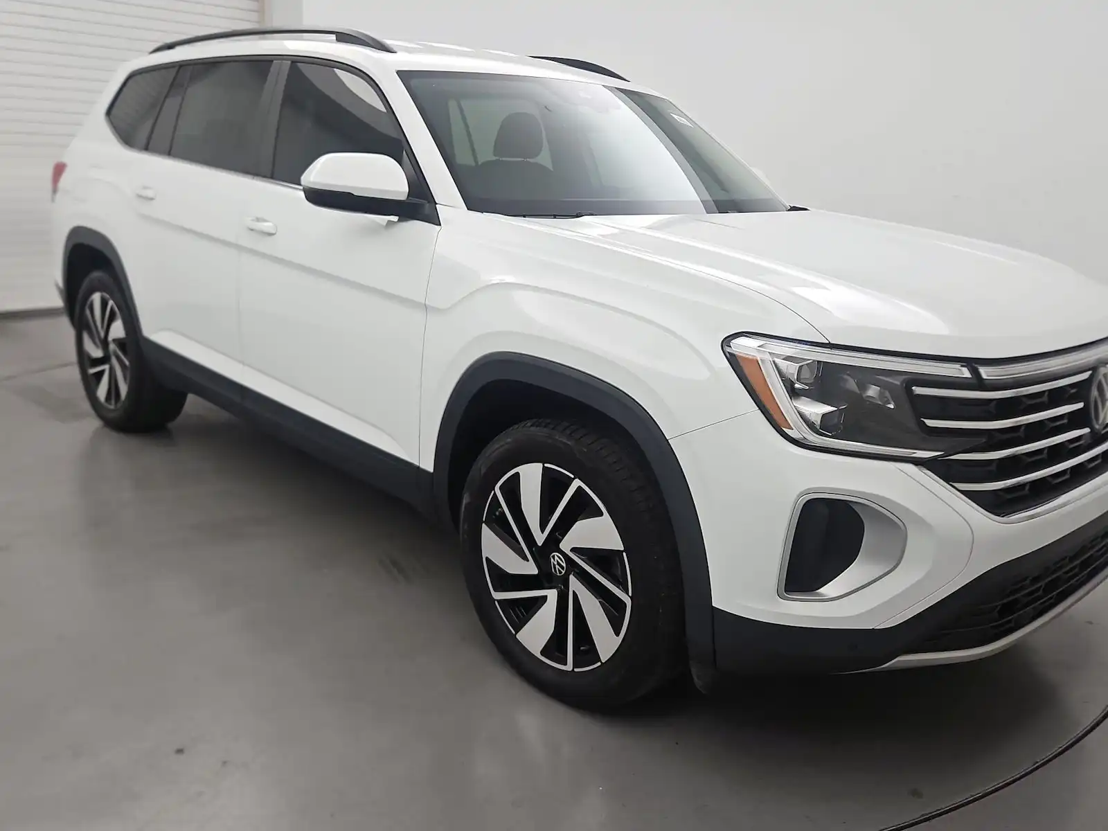 2024 Volkswagen Atlas 2.0T SE with Tech's photo