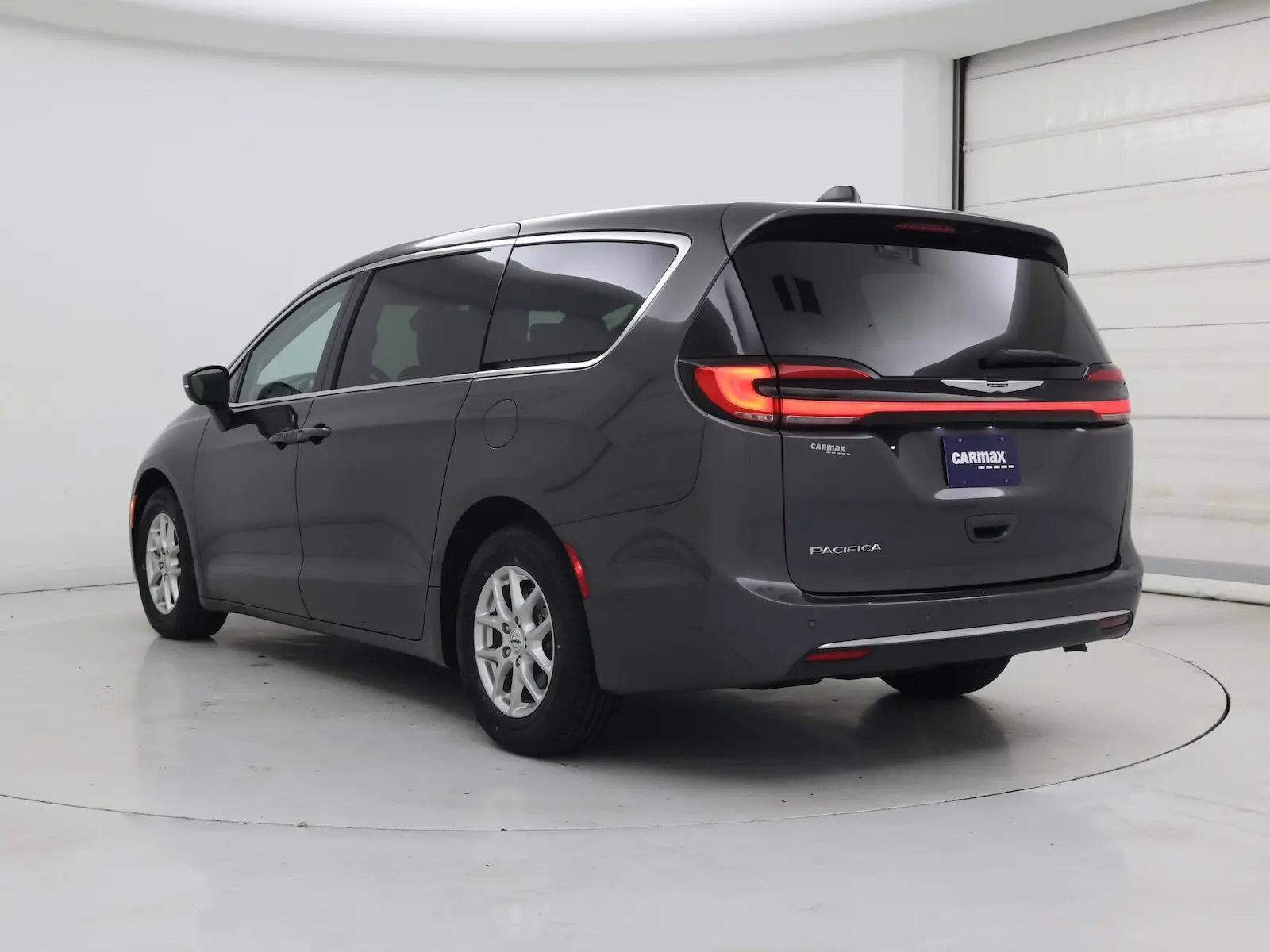 2023 Chrysler Pacifica Touring L photo 3