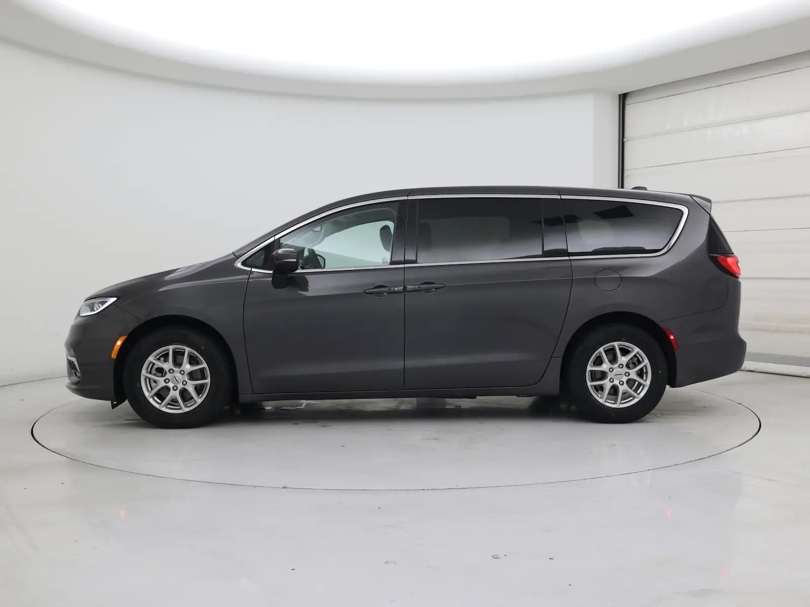 2023 Chrysler Pacifica Touring L photo 4