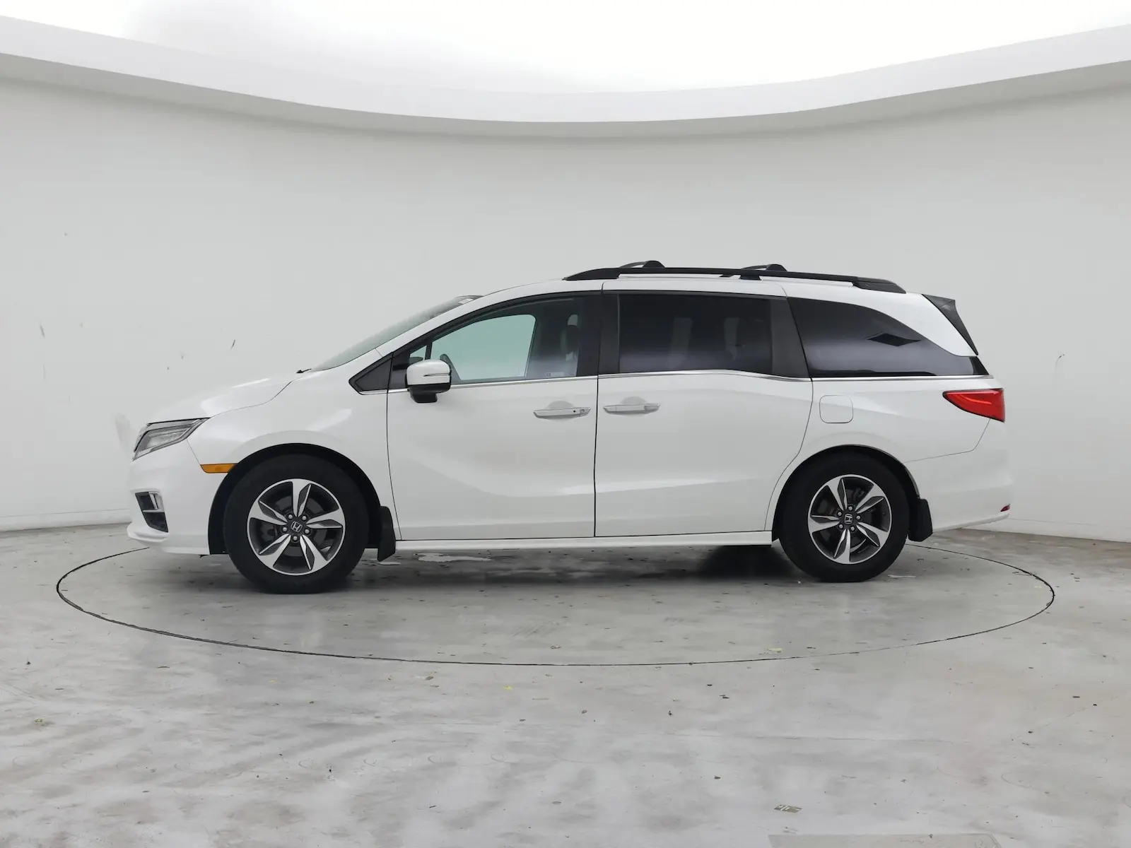2020 Honda Odyssey Touring photo 4