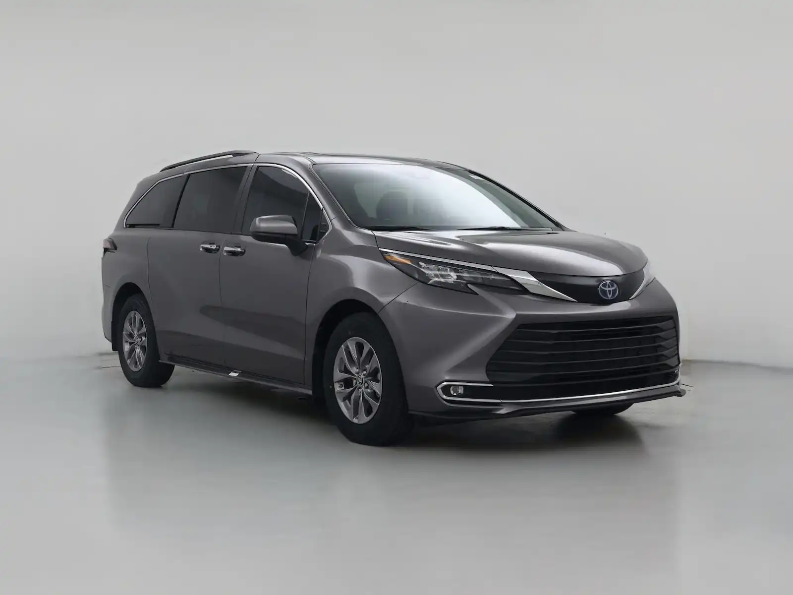 2024 Toyota Sienna XLE 8-Passenger Hybrid FWD's photo