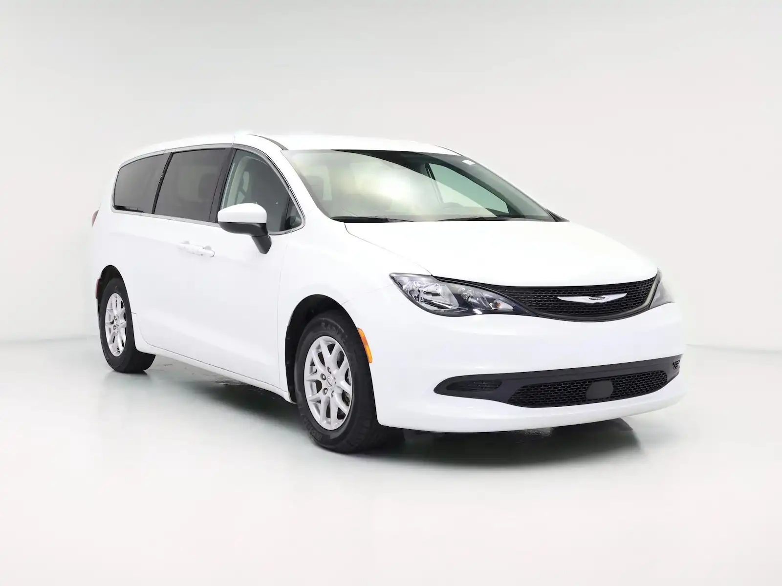 2023 Chrysler Voyager LX's photo