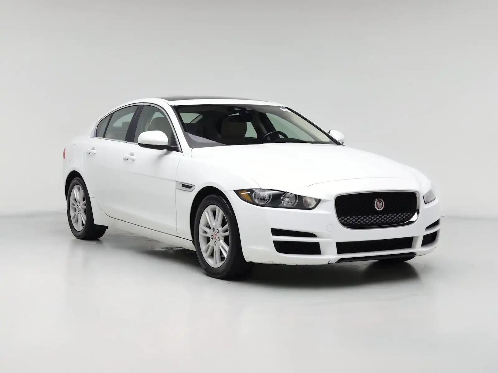 2019 Jaguar XE 25t Premium's photo