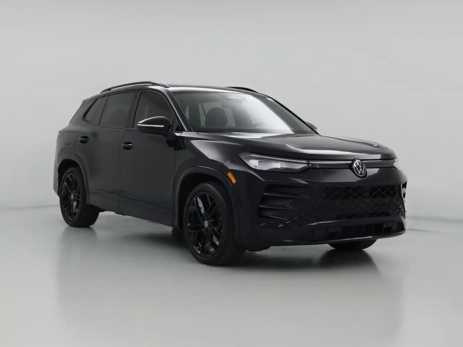2026 Volkswagen Tiguan 2.0T SE R-Line Black's photo