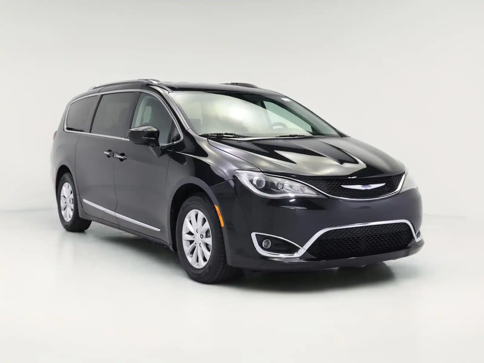 2019 Chrysler Pacifica Touring L's photo