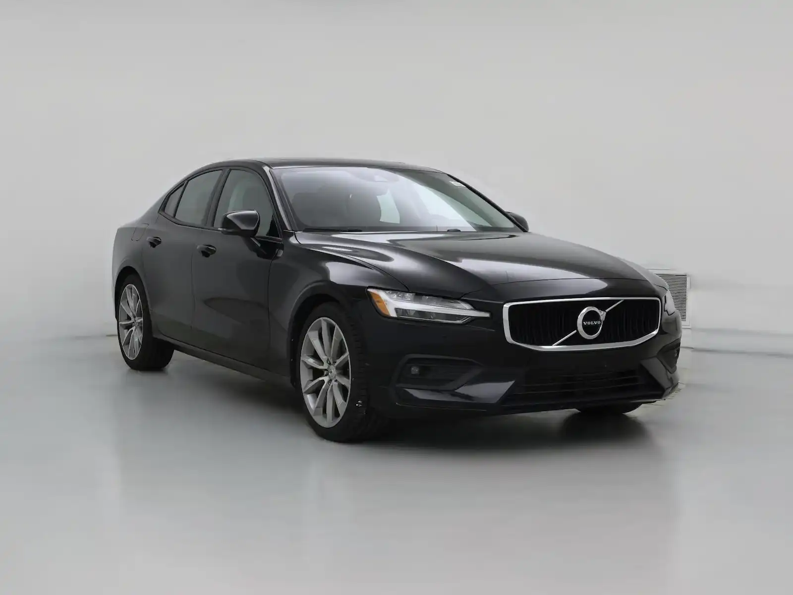 2021 Volvo S60 T6 Momentum AWD's photo