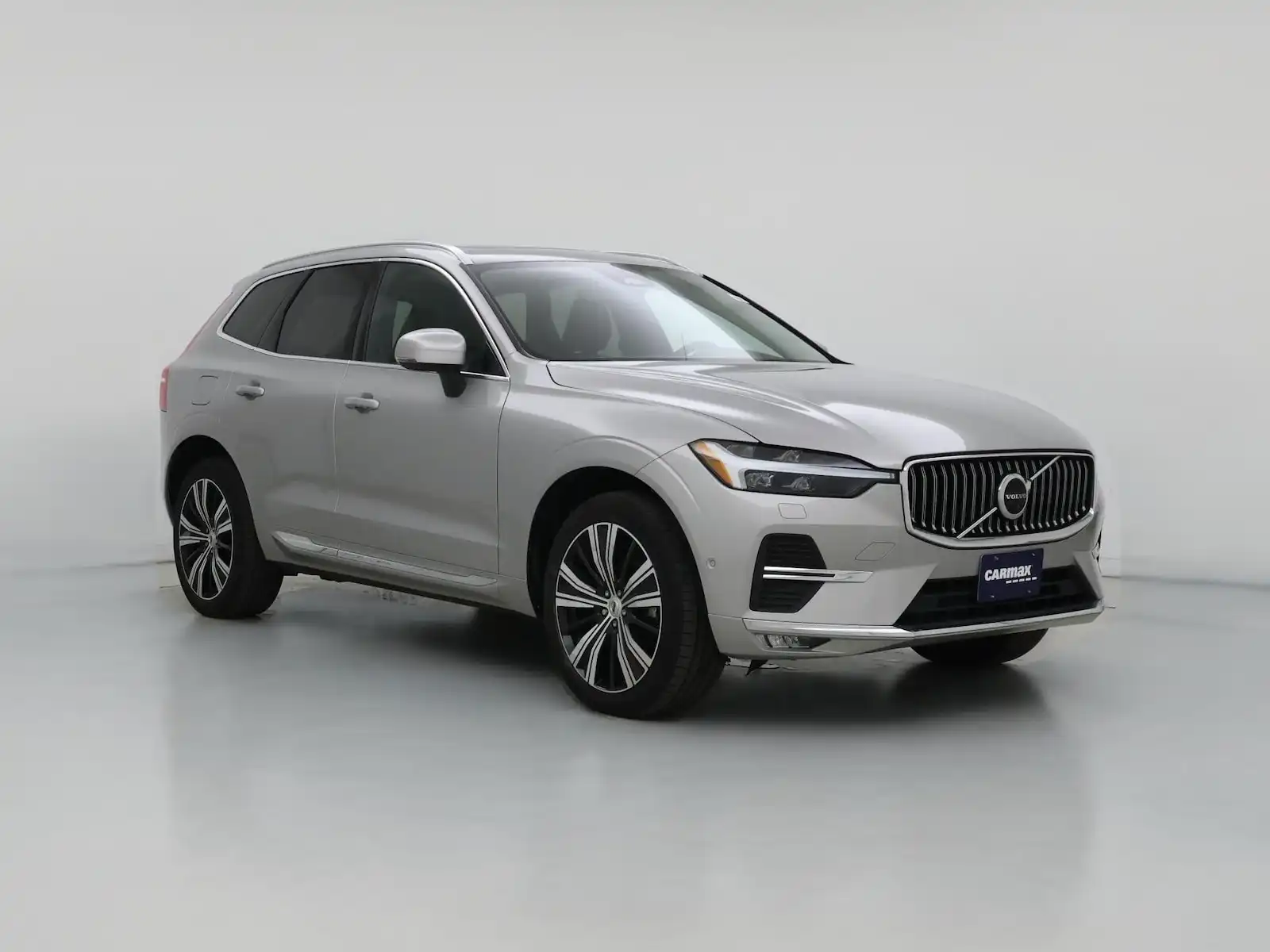 2023 Volvo XC60 B5 Plus Bright Theme AWD's photo