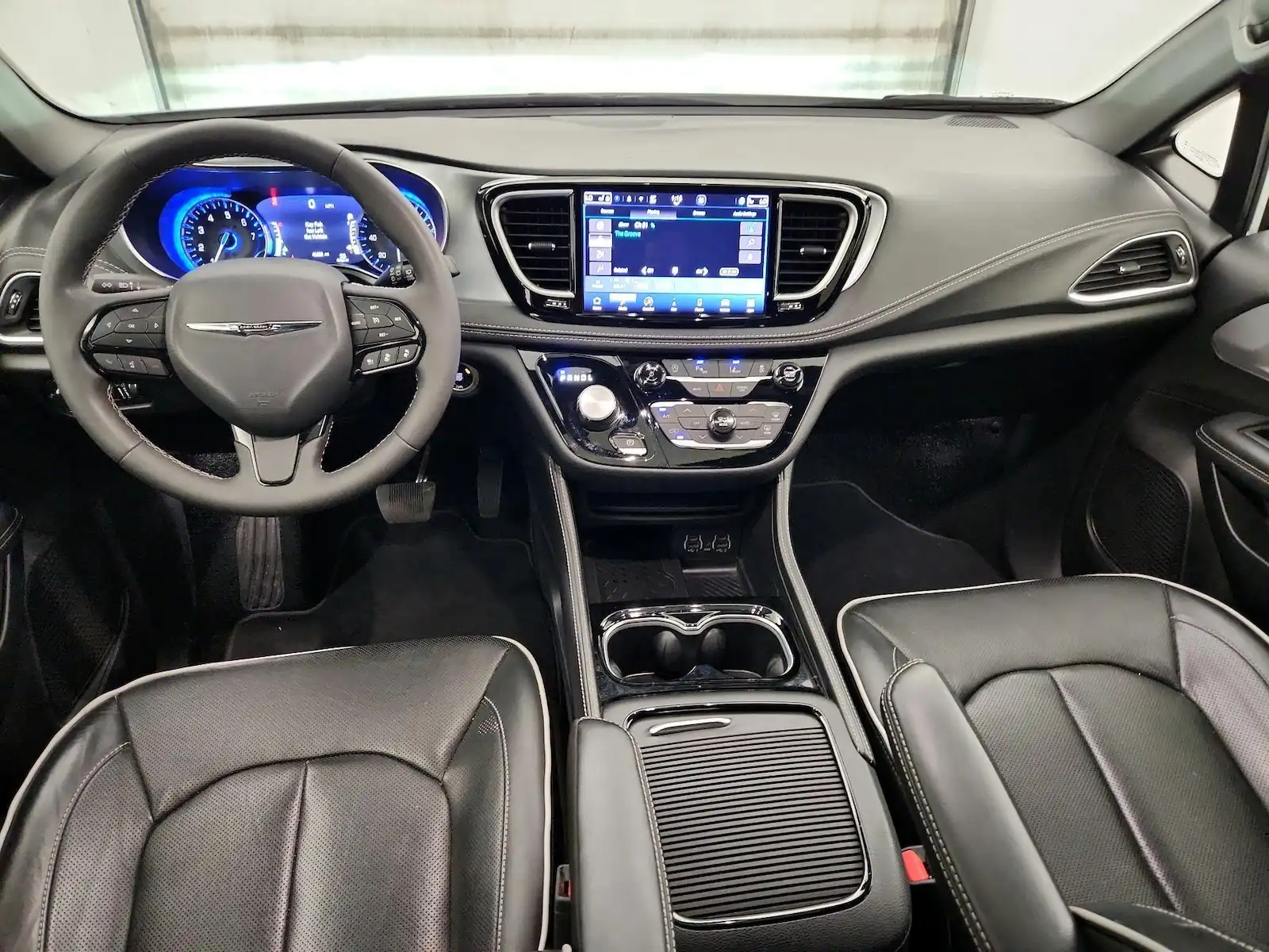 2025 Chrysler Pacifica Limited's photo
