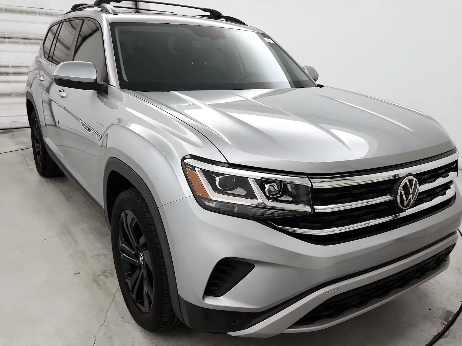 2022 Volkswagen Atlas 3.6L SE with Tech 4Motion's photo