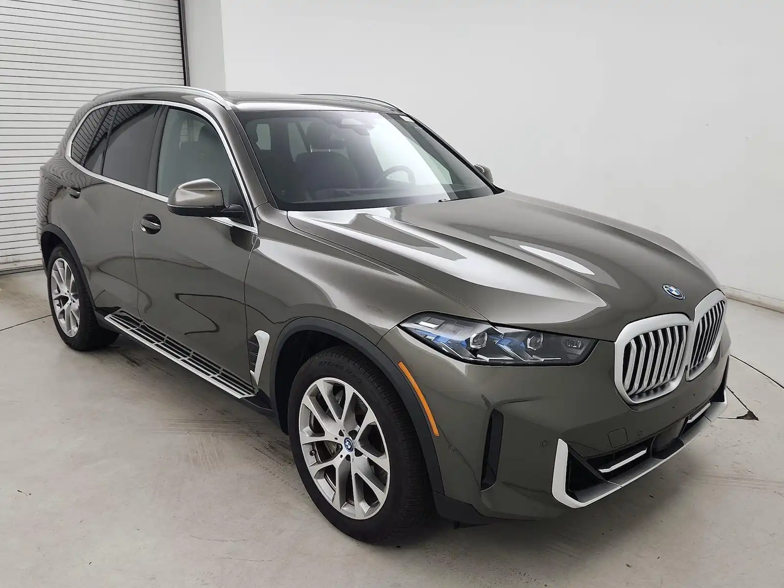 2025 BMW X5 xDrive50e's photo
