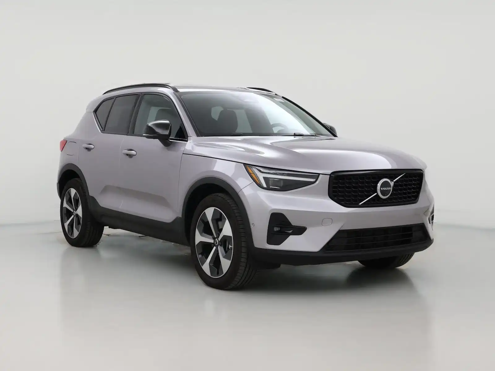 2026 Volvo XC40 B5 Plus Dark AWD's photo