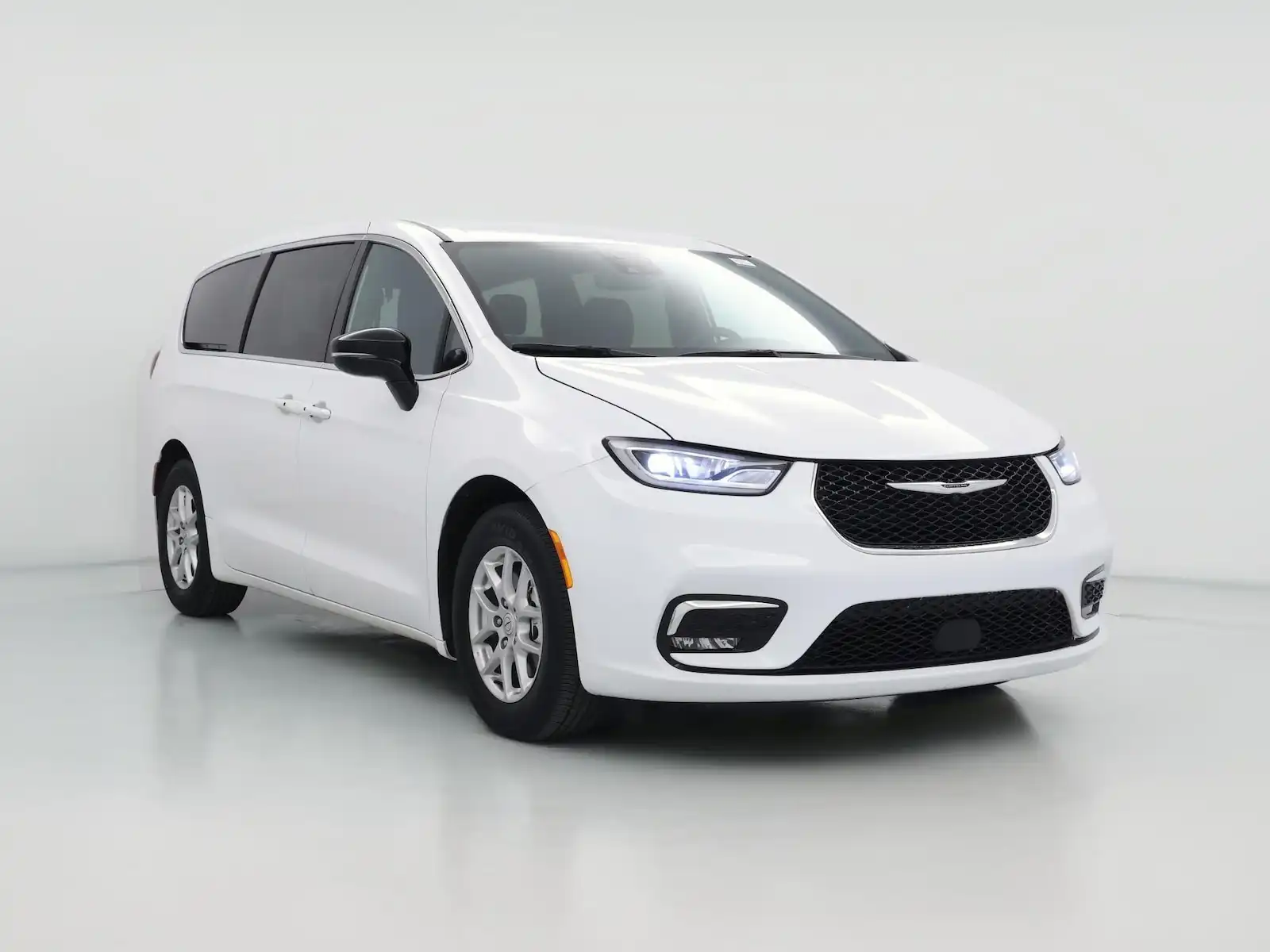 2026 Chrysler Pacifica Select's photo