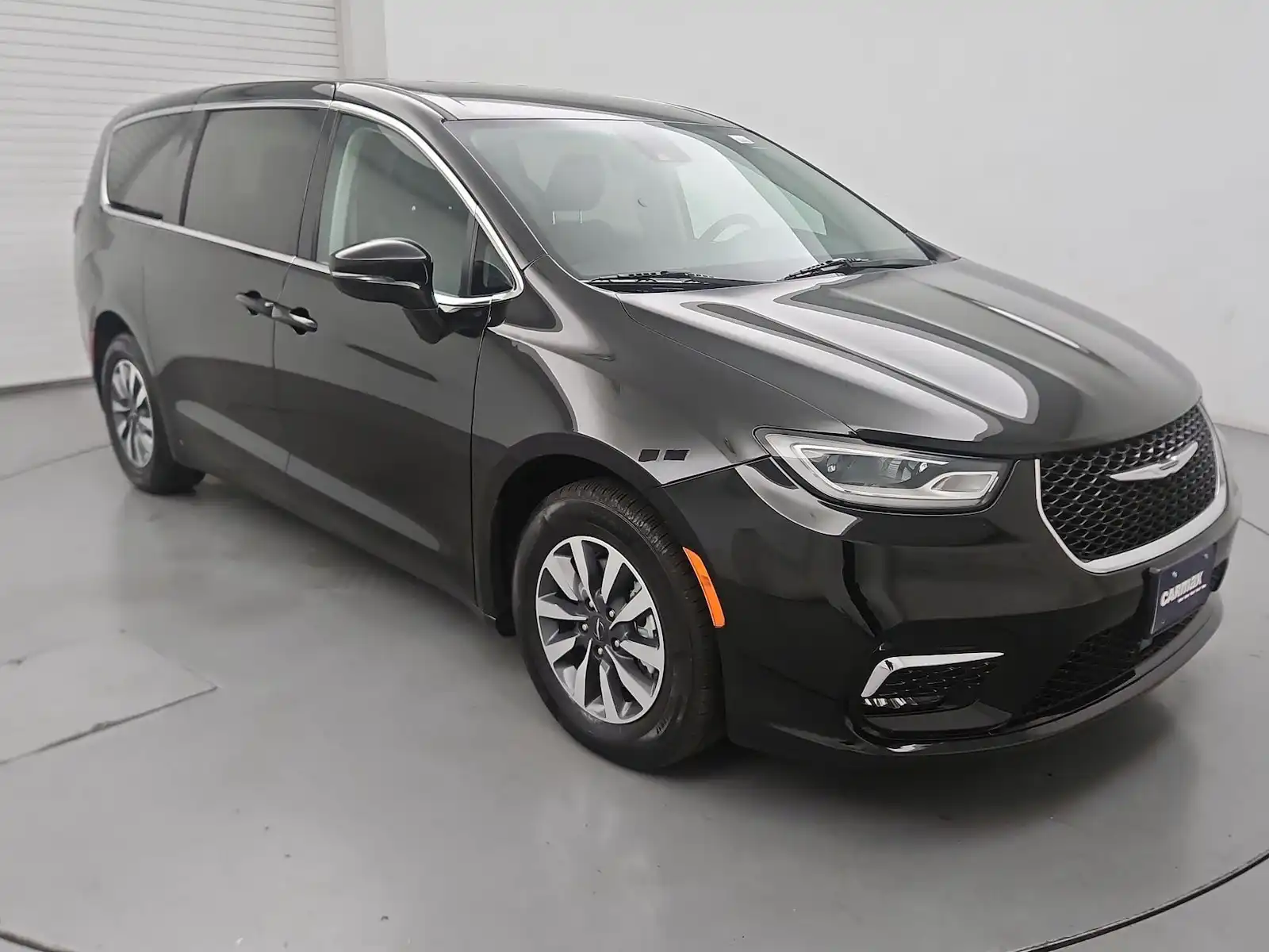 2024 Chrysler Pacifica Hybrid PHEV Select's photo