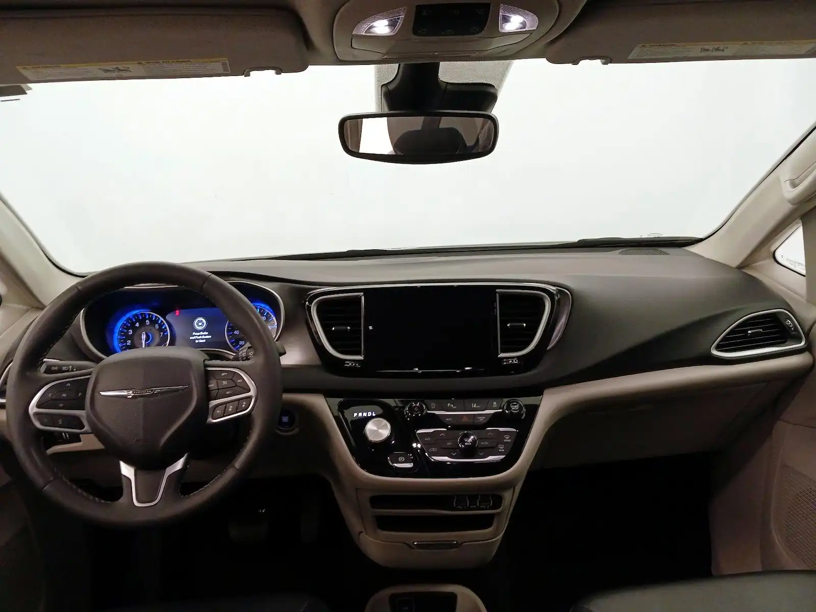 2024 Chrysler Pacifica Touring L's photo