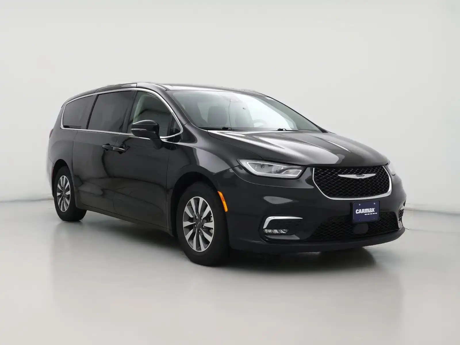 2024 Chrysler Pacifica Hybrid Select's photo