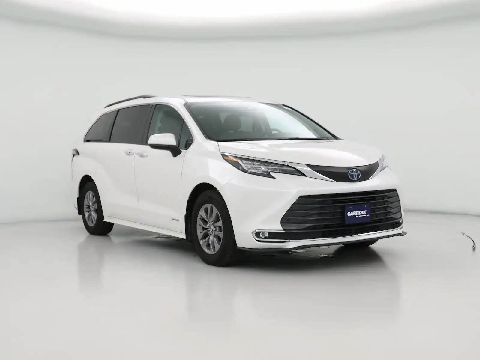 2021 Toyota Sienna XLE 8-Passenger Hybrid FWD's photo