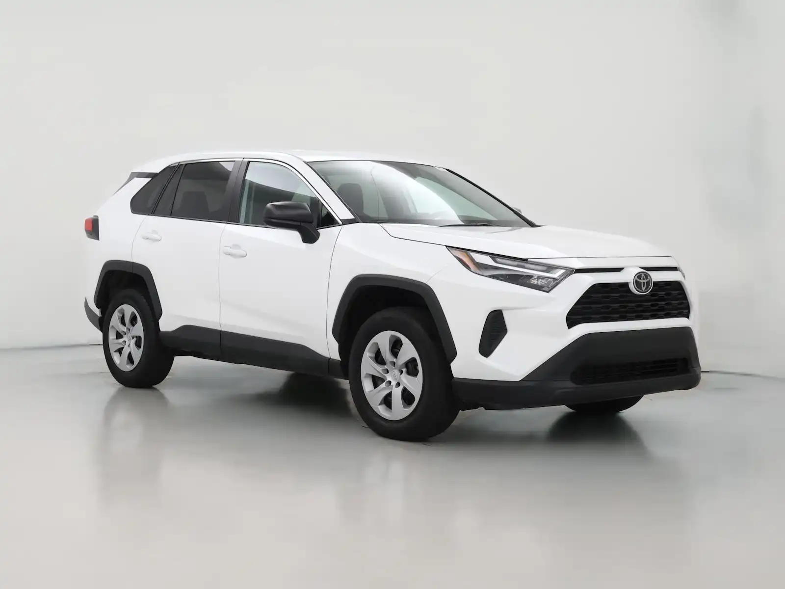 2025 Toyota RAV4 LE's photo