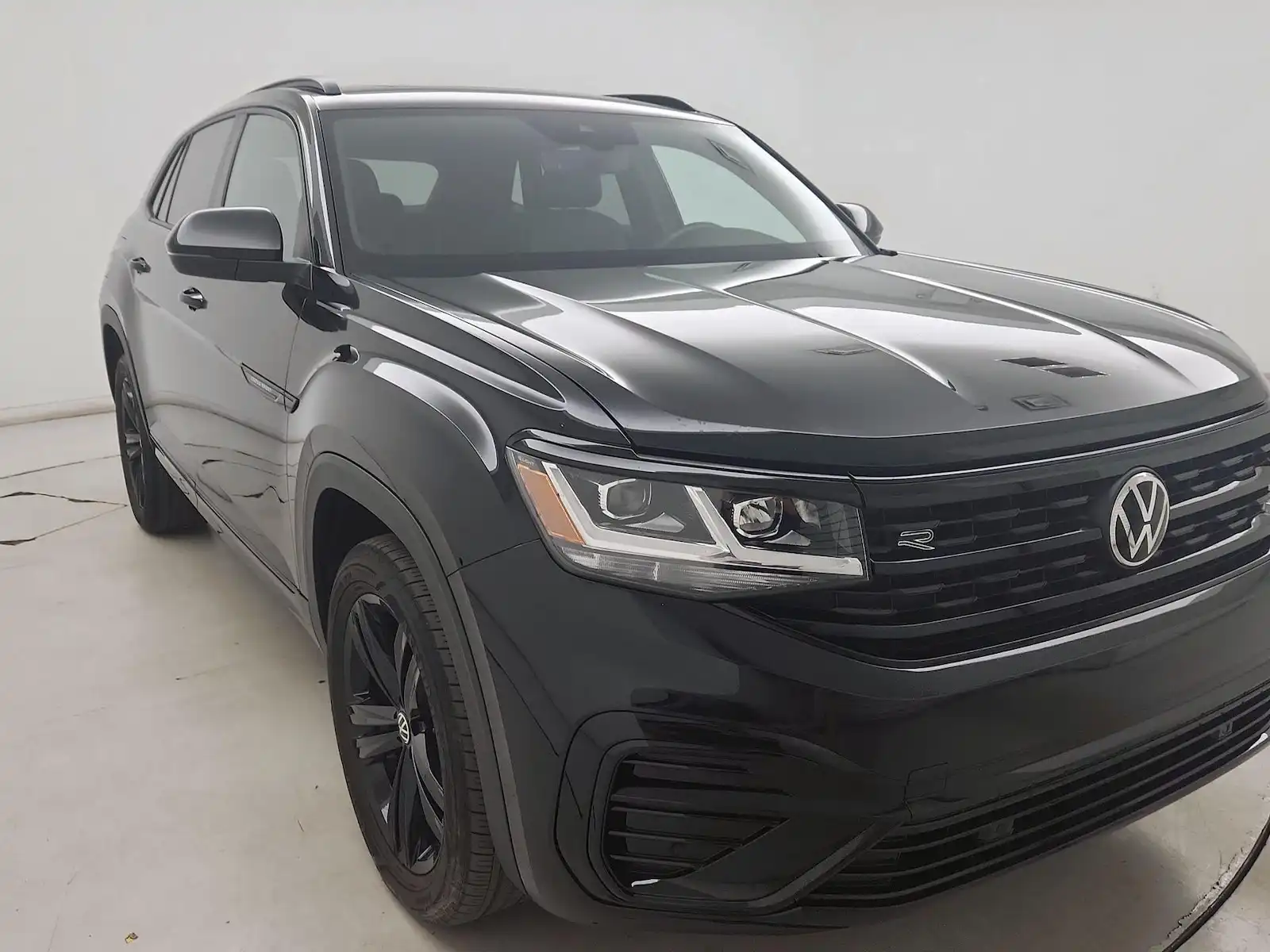 2023 Volkswagen Atlas Cross Sport 3.6L V6 SEL R-Line Black 4Motion's photo
