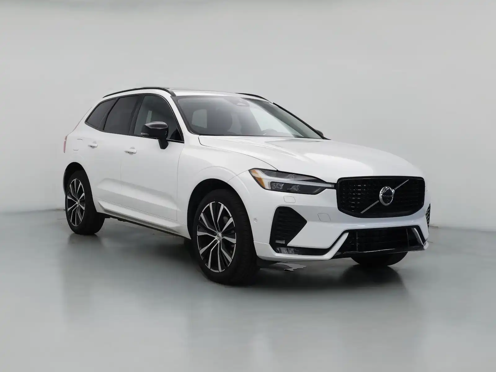 2025 Volvo XC60 B5 Plus Dark AWD's photo