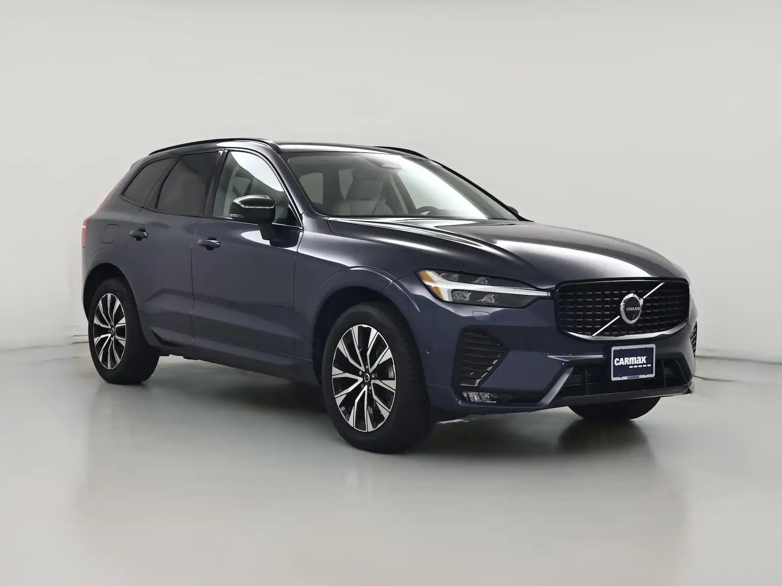 2024 Volvo XC60 B5 Plus Dark Theme AWD's photo