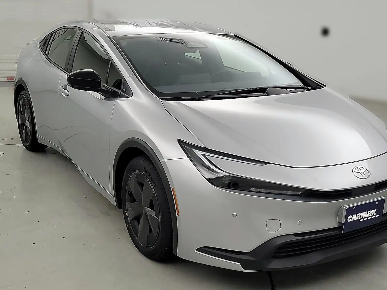 2025 Toyota Prius LE FWD's photo