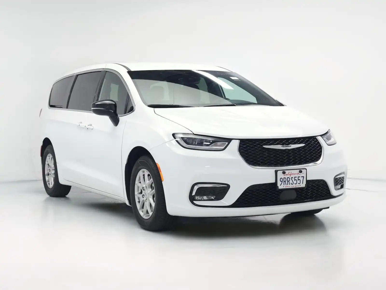 2025 Chrysler Pacifica Select's photo