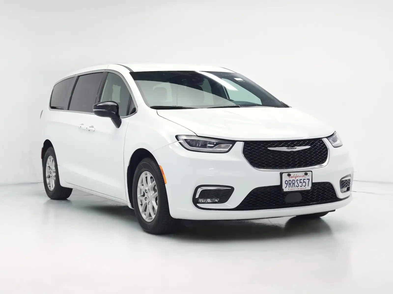 2025 Chrysler Pacifica Select's photo