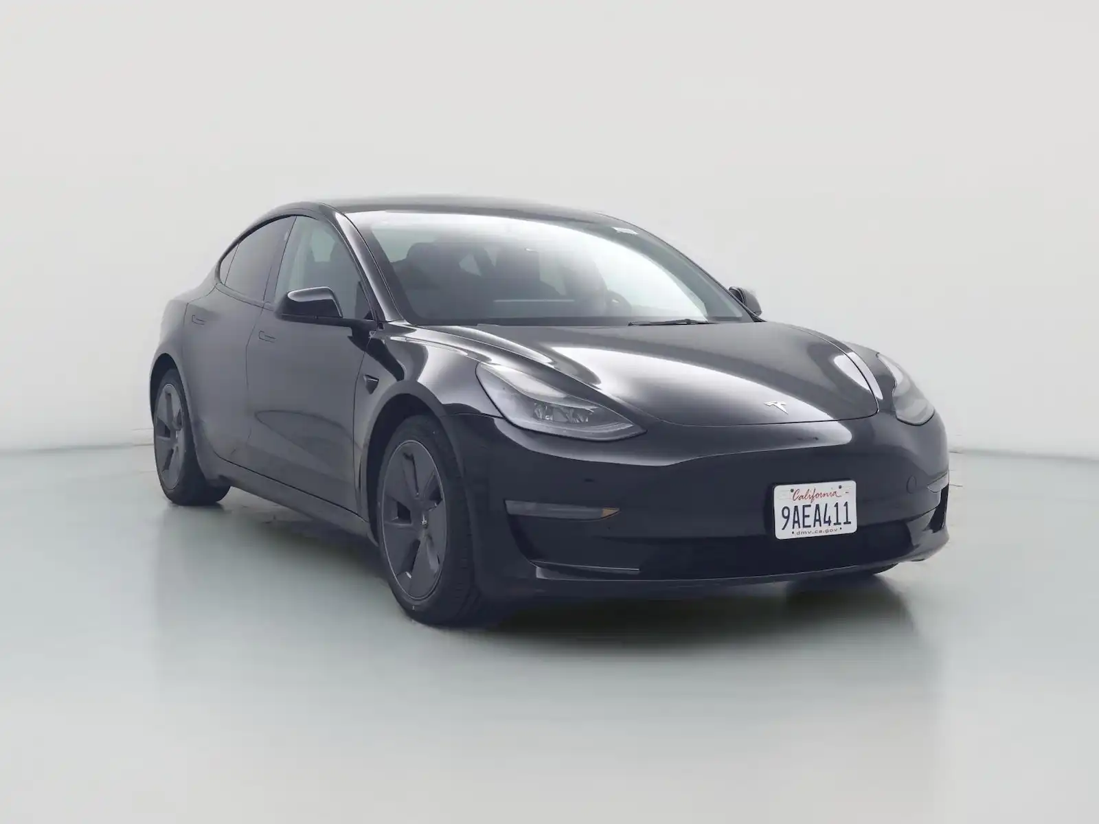 2022 Tesla Model 3 Standard Range Plus's photo